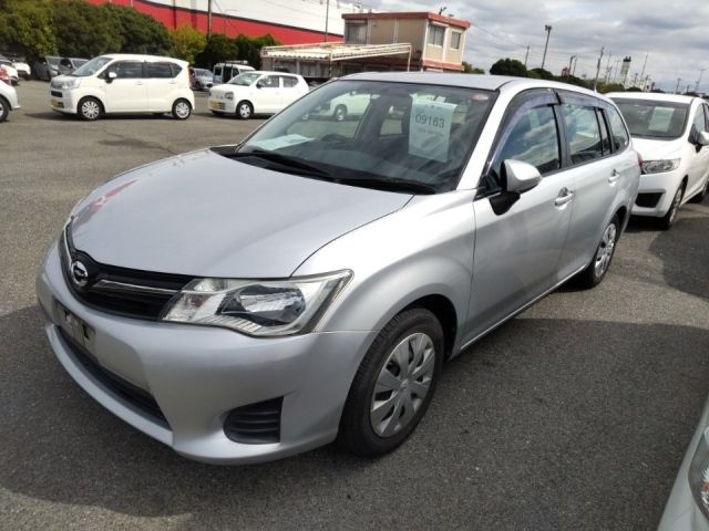 9163 Toyota Corolla fielder NZE161G 2015 г. (LUM Kobe Nyusatsu)